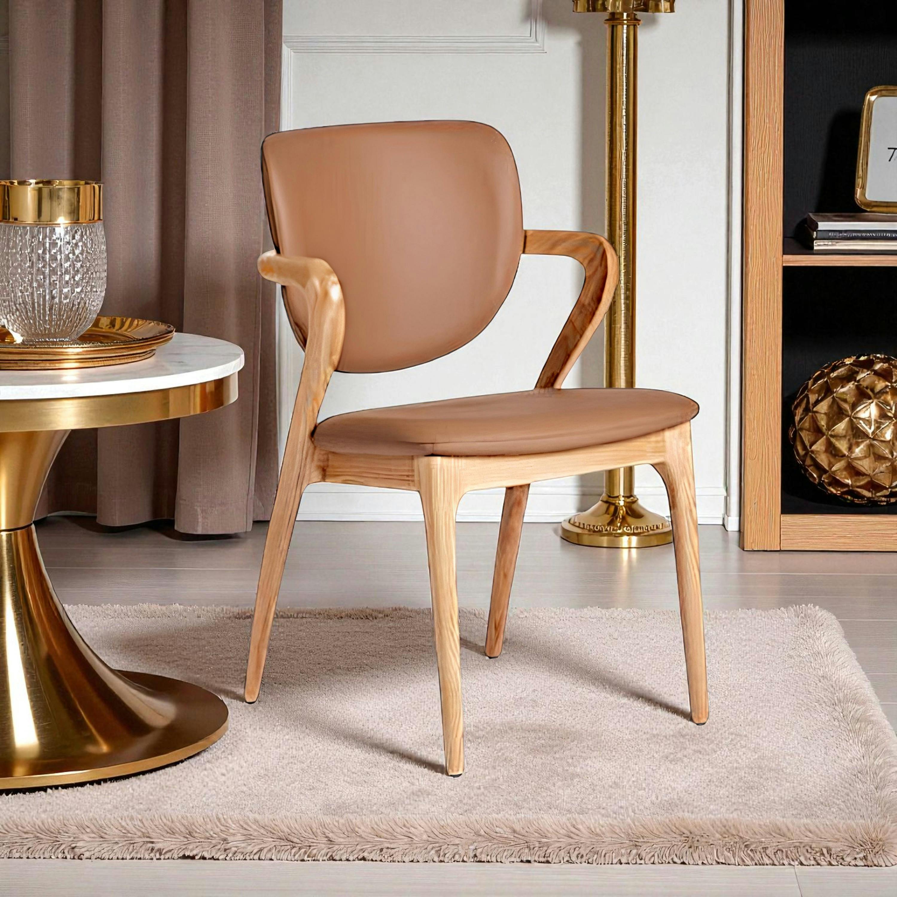 Chaise en cuir marron, accoudoirs bois clair ALDER