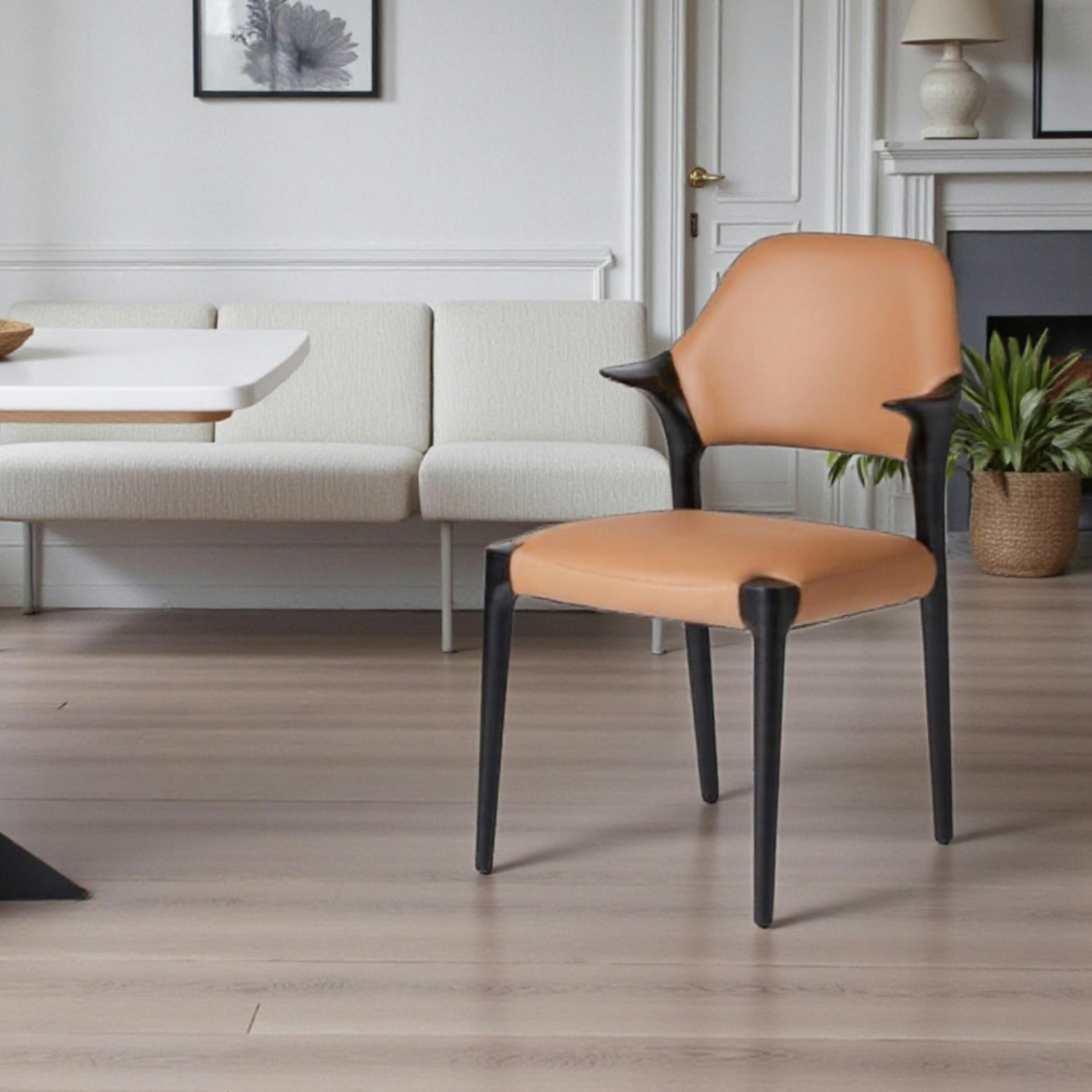 Chaise en cuir marron design, accoudoirs bois noir ALDER