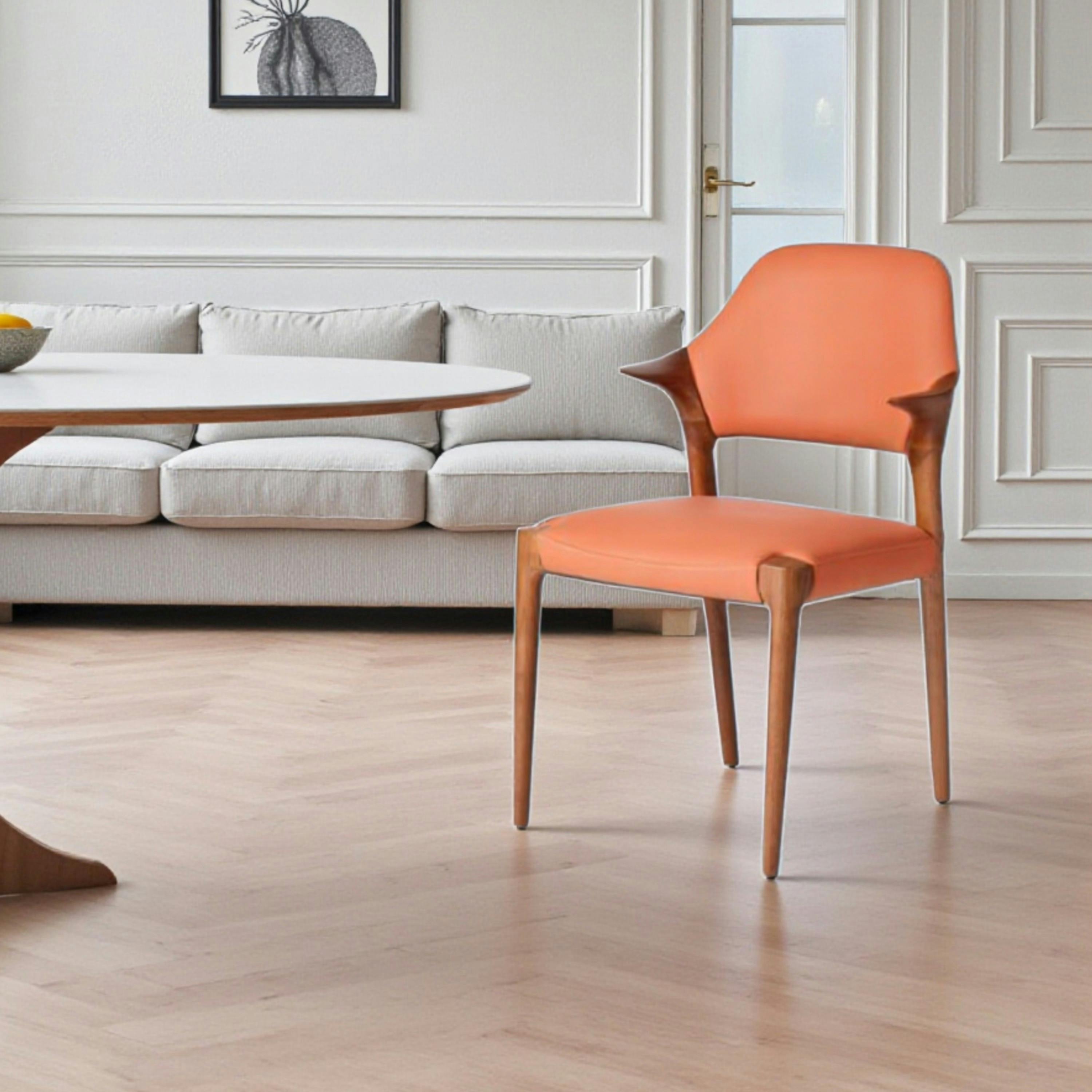 Chaise en cuir rouille design, accoudoirs bois brun ALDER