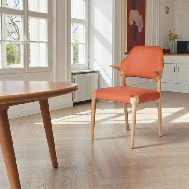 Chaise en cuir rouille design, accoudoirs bois clair ALDER | Chaises ...