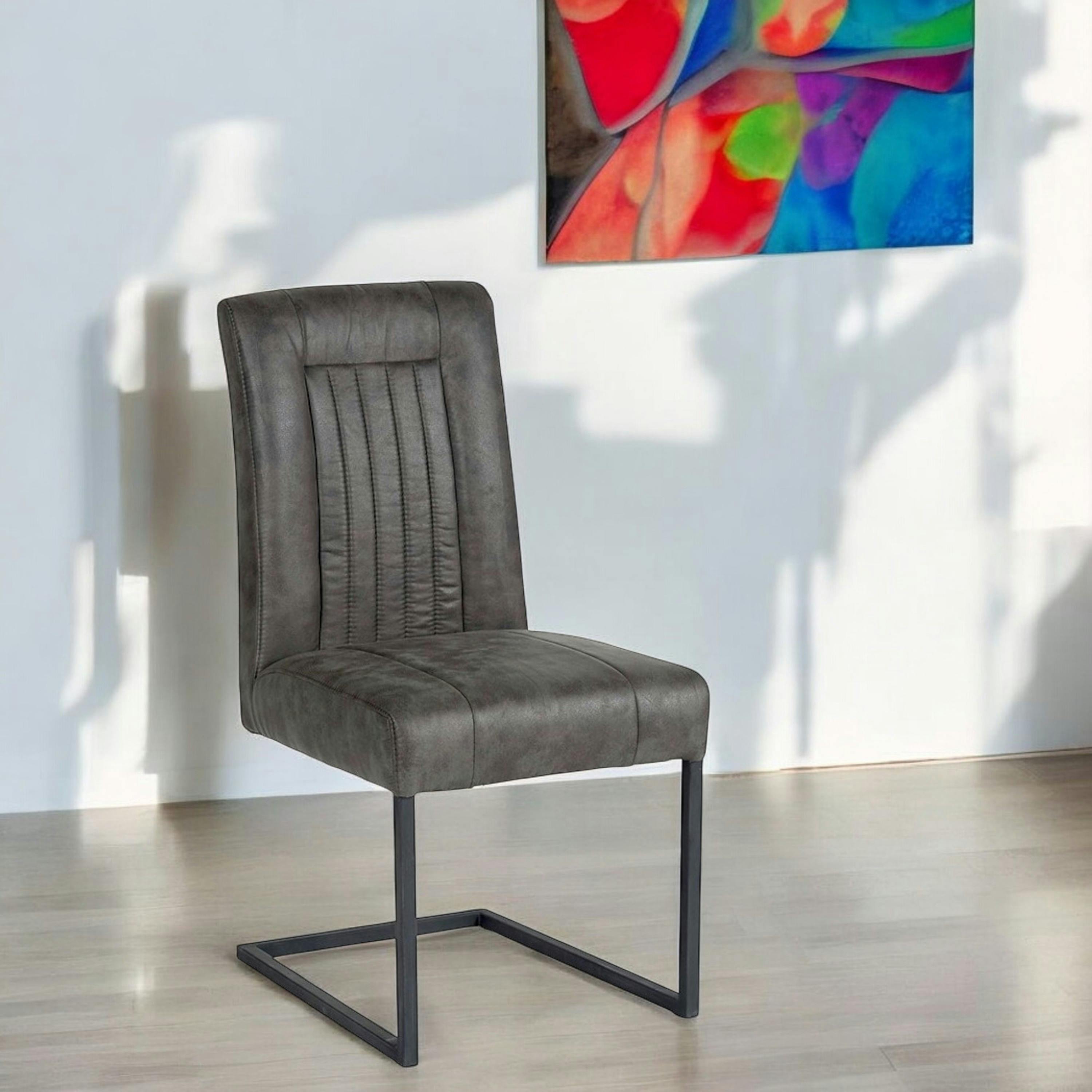 Chaise en tissu microfibres gris et pieds métal noir