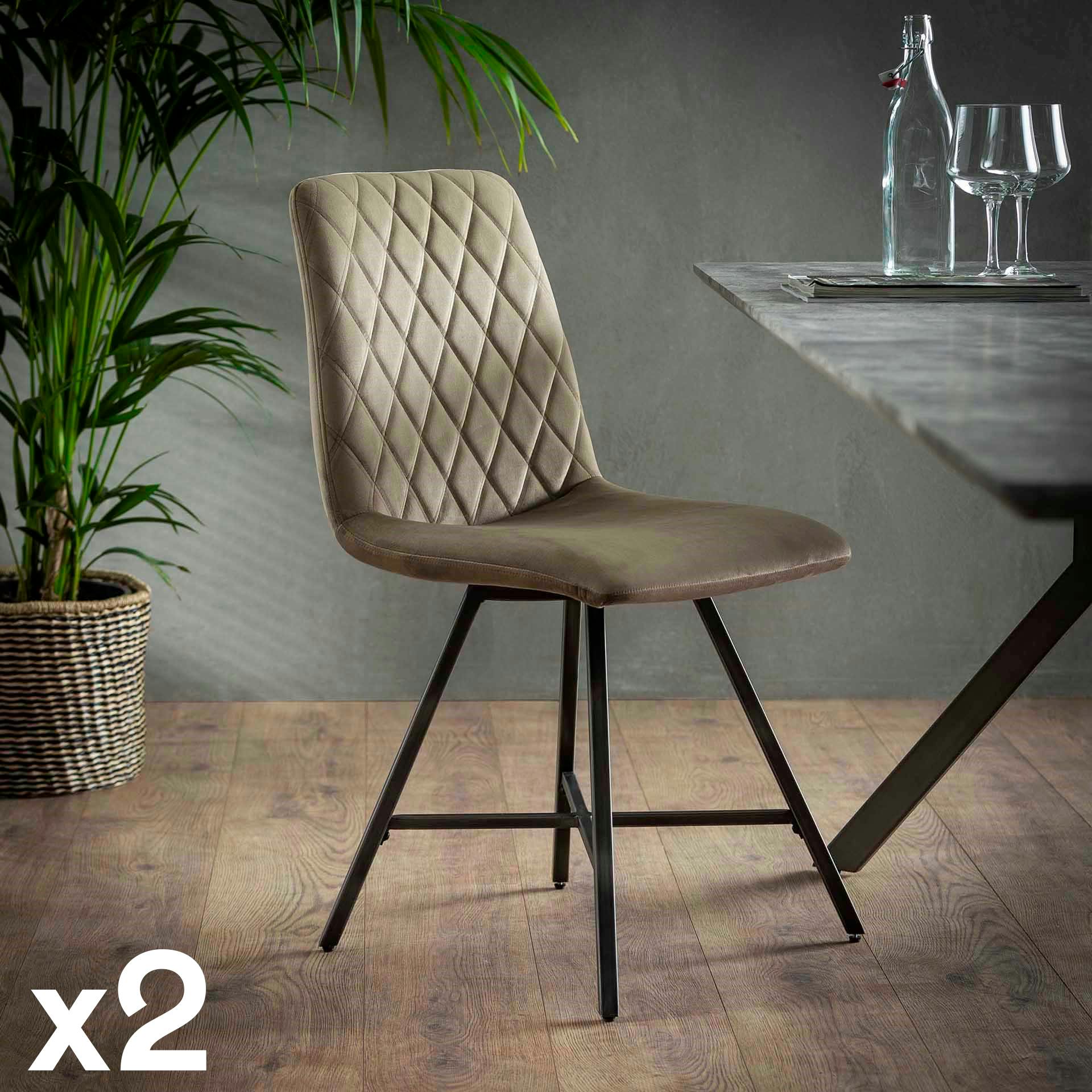 Chaise en tissu beige pieds metal de style contemporain