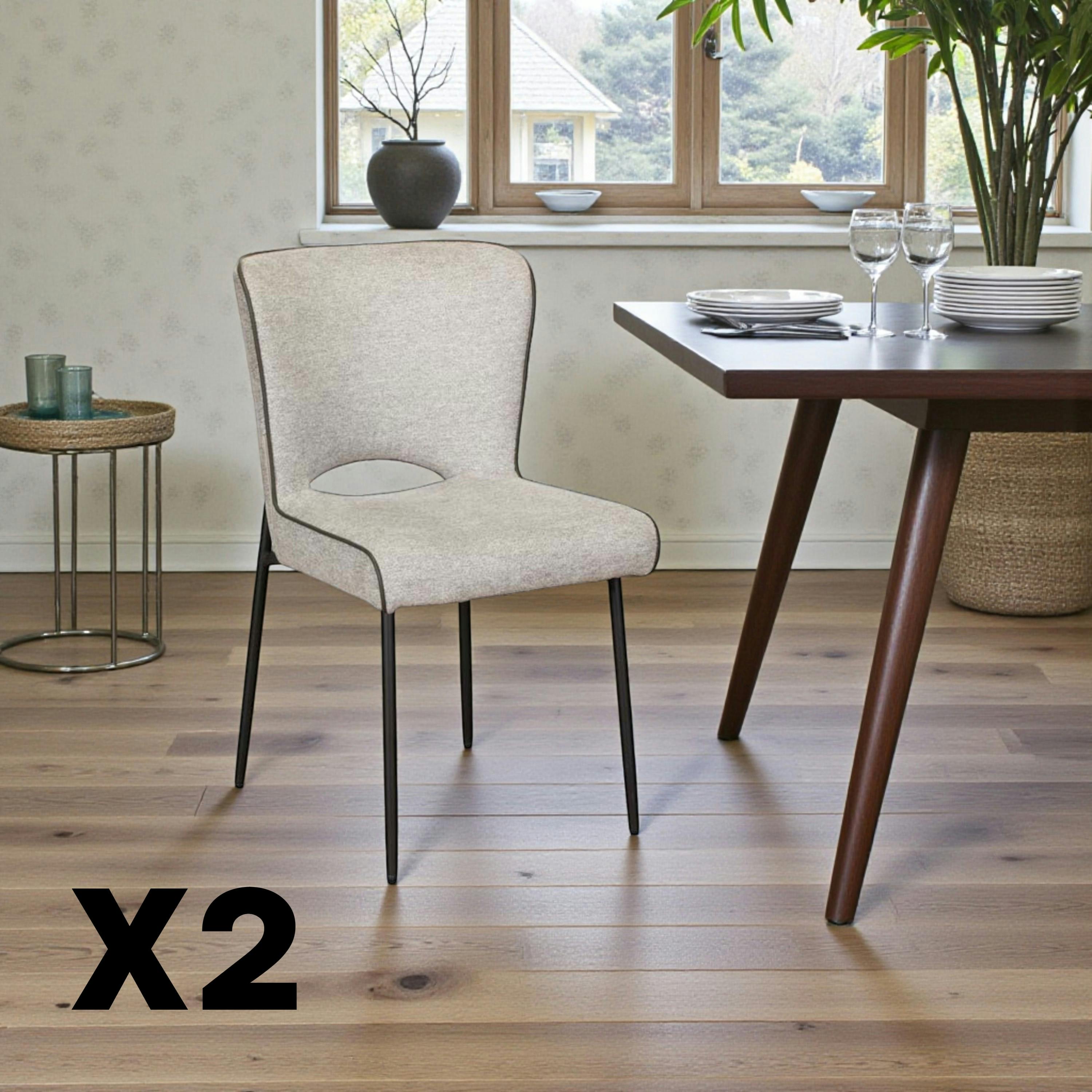 Chaise gris clair dos ajouré et passepoil (lot de 2) OKA