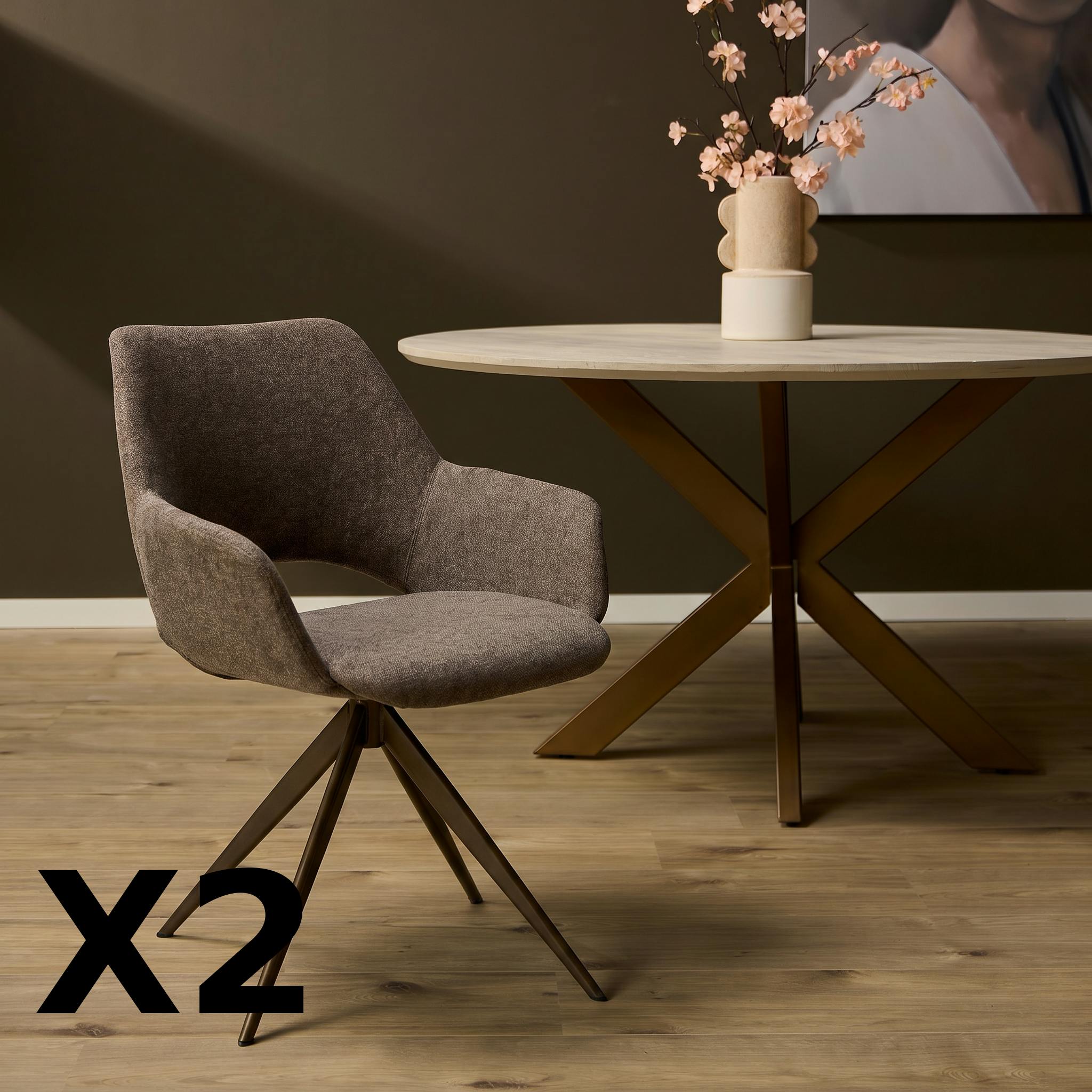 Chaise pivotante marron à accoudoirs (x2) CORTINA