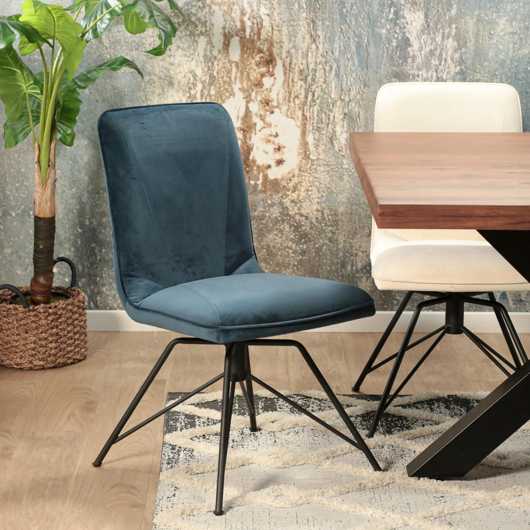 Pier Import Chaise