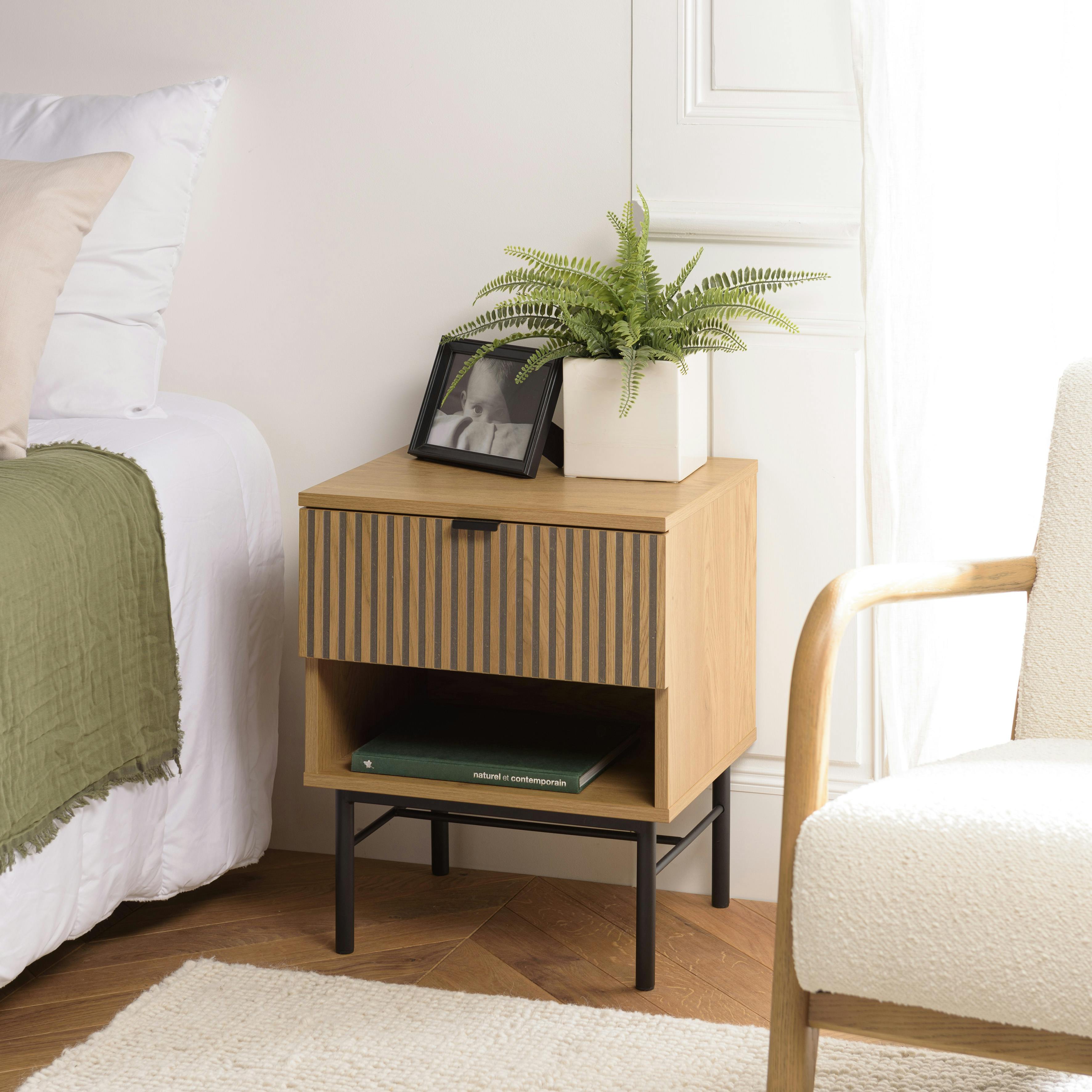 Chevet 1 tiroir décor effet bois rainuré noir et naturel OLETTA