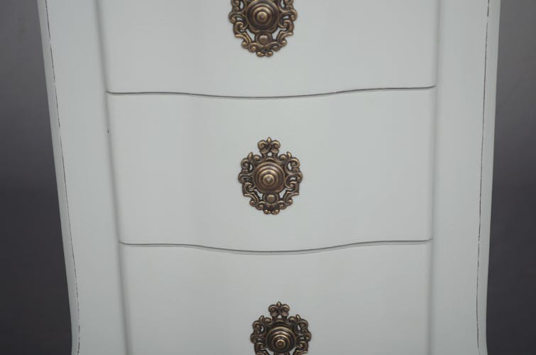 Chevet bicolore patine grisée, shabby romantique, 3 tiroirs CLOTHILDE L40XH65XP30 AMADEUS