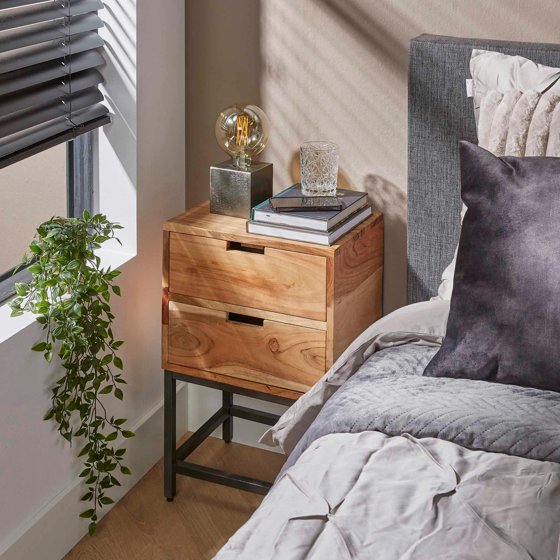 Chevet en bois d'acacia avec poignées intégrées MELBOURNE