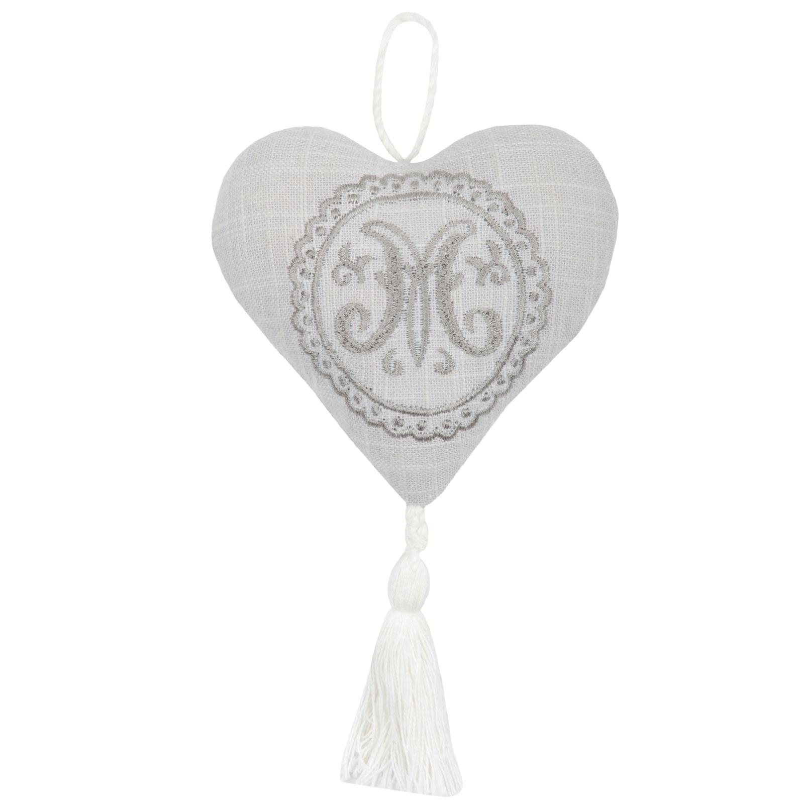coeur à suspendre gris avec écusson brodé 10cm en coton MARIE