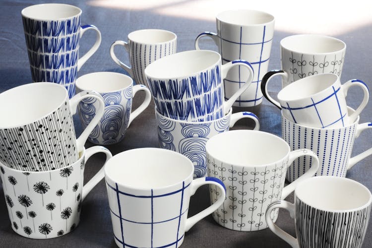 Coffret de 6 tasses à anse porcelaine blanc à motifs bleus assortis KASHMIR