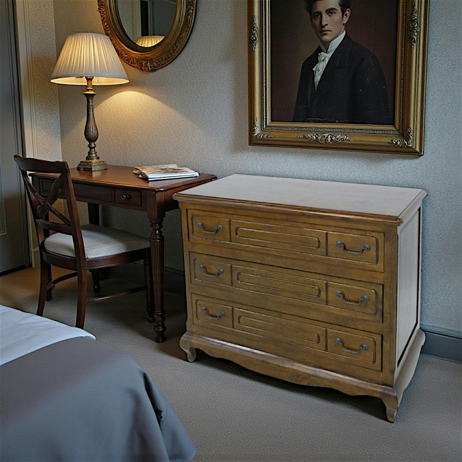 Commode "France" Hévéa 3 tiroirs, pieds galbés 100x50x83cm TRADITION