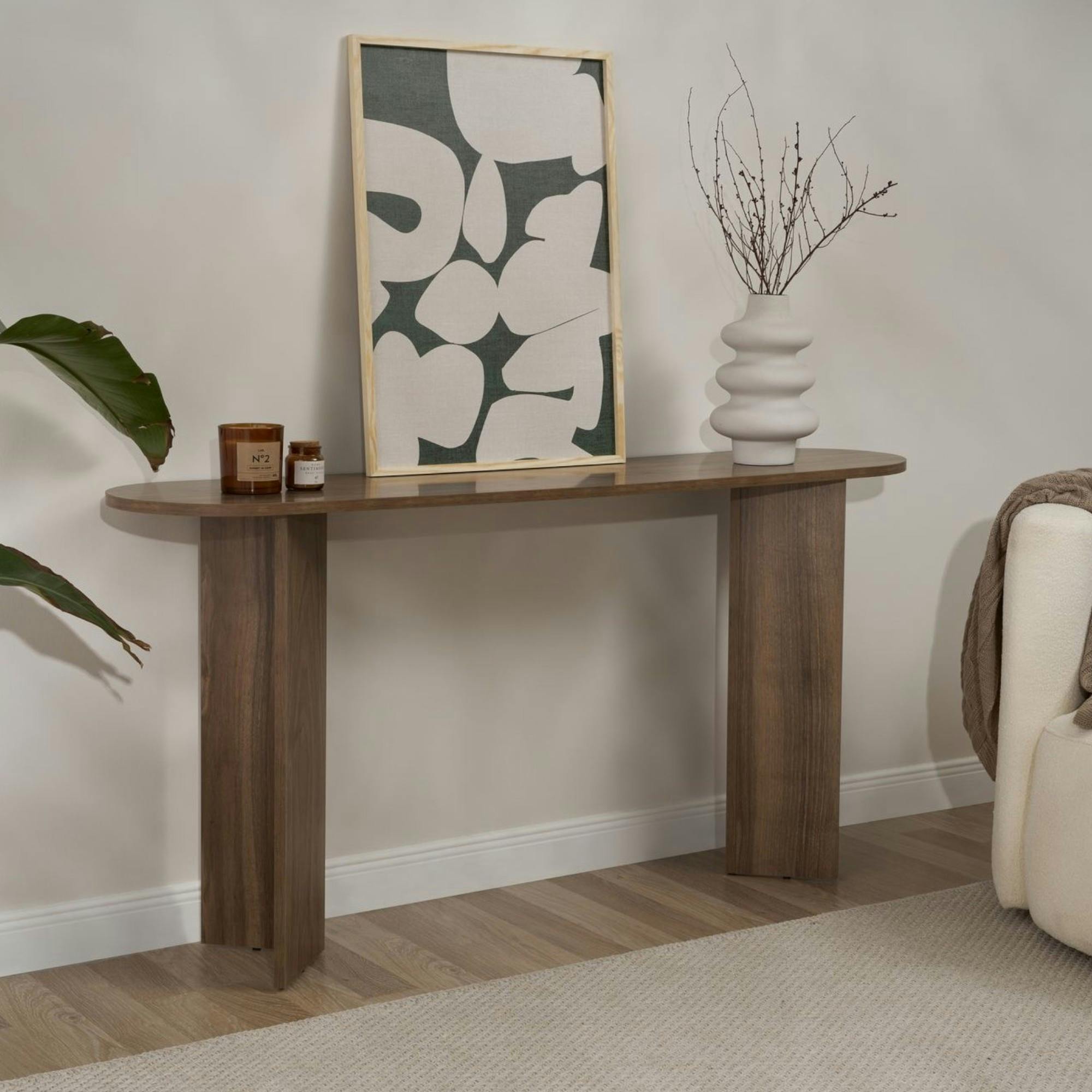 Console de salon ovale effet noyer foncé - pieds en V MARFA | Consoles ...