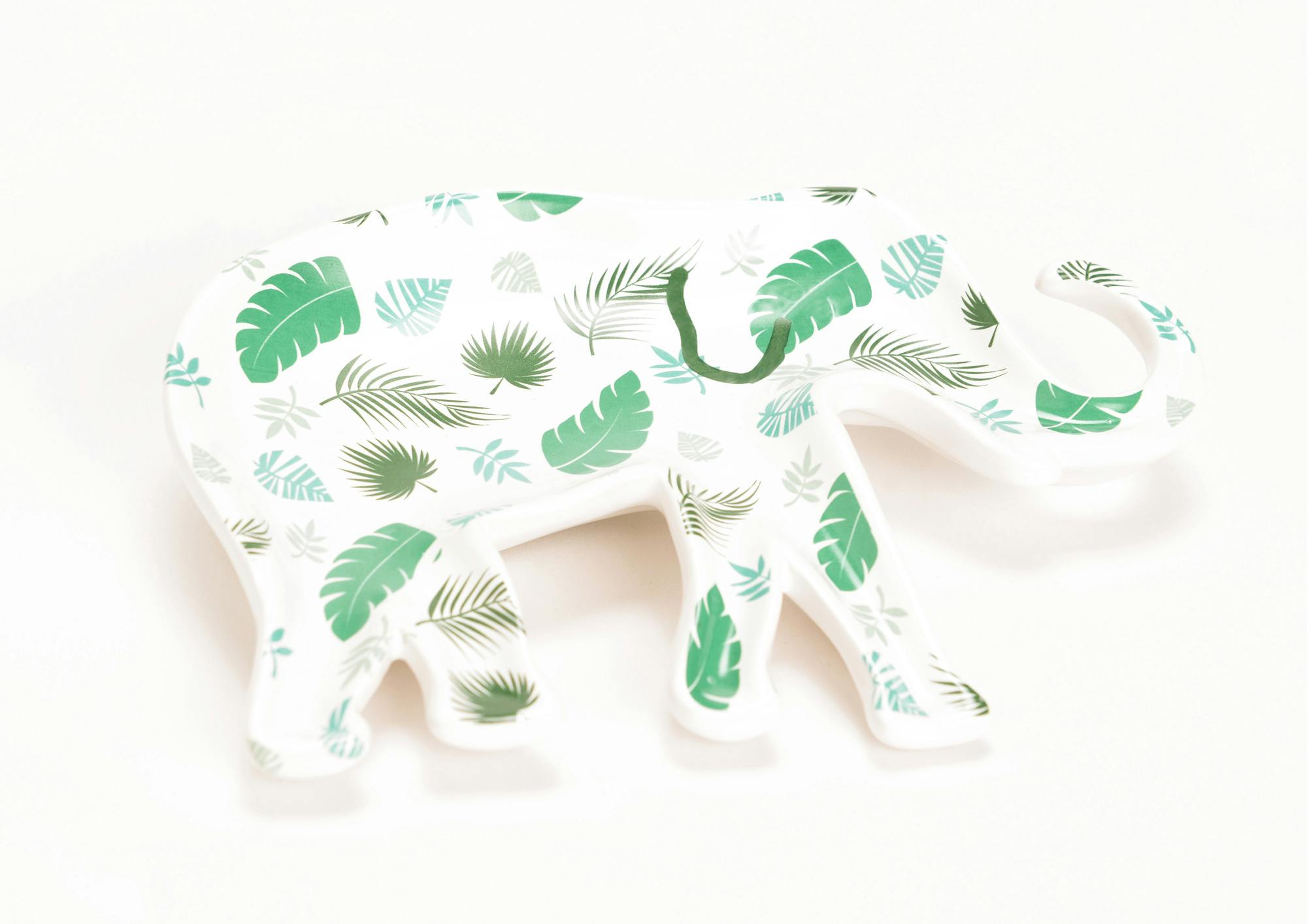 Coupe / Plateau éléphant décoré tons verts