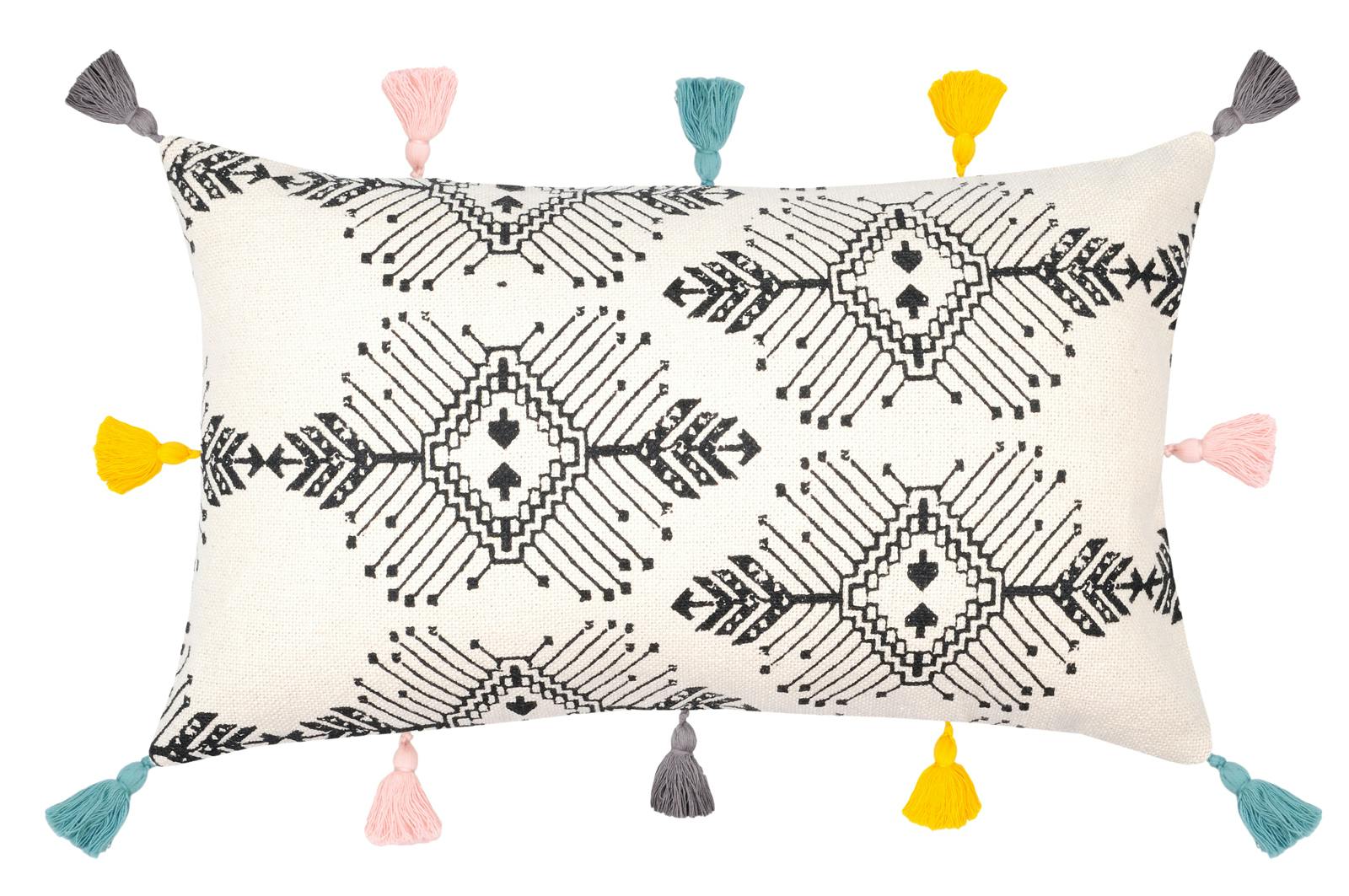 Coussin blanc imprimé tribal noir et pompoNs multicolores 30x50cm