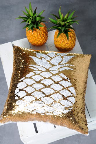 Coussin carré à sequins dorés et blancs motif ananas 40x40cm NAPY