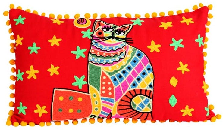 Coussin chat rouge couleurs vives à pompons