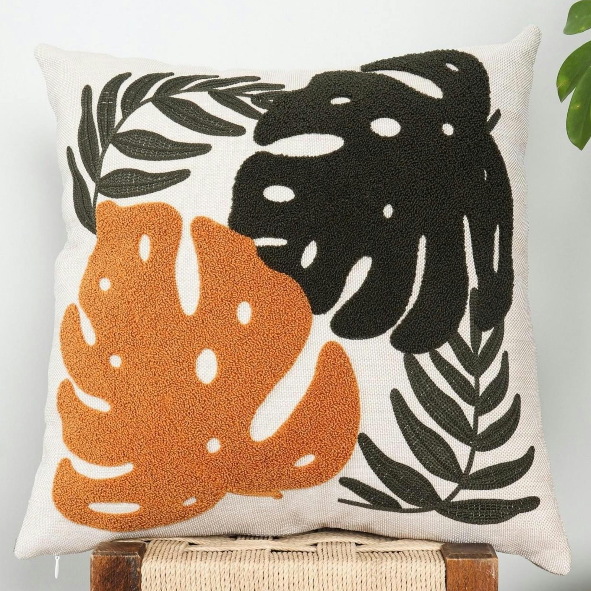 Coussin déco en lin écru – motif jungle en bouclette IZMIR
