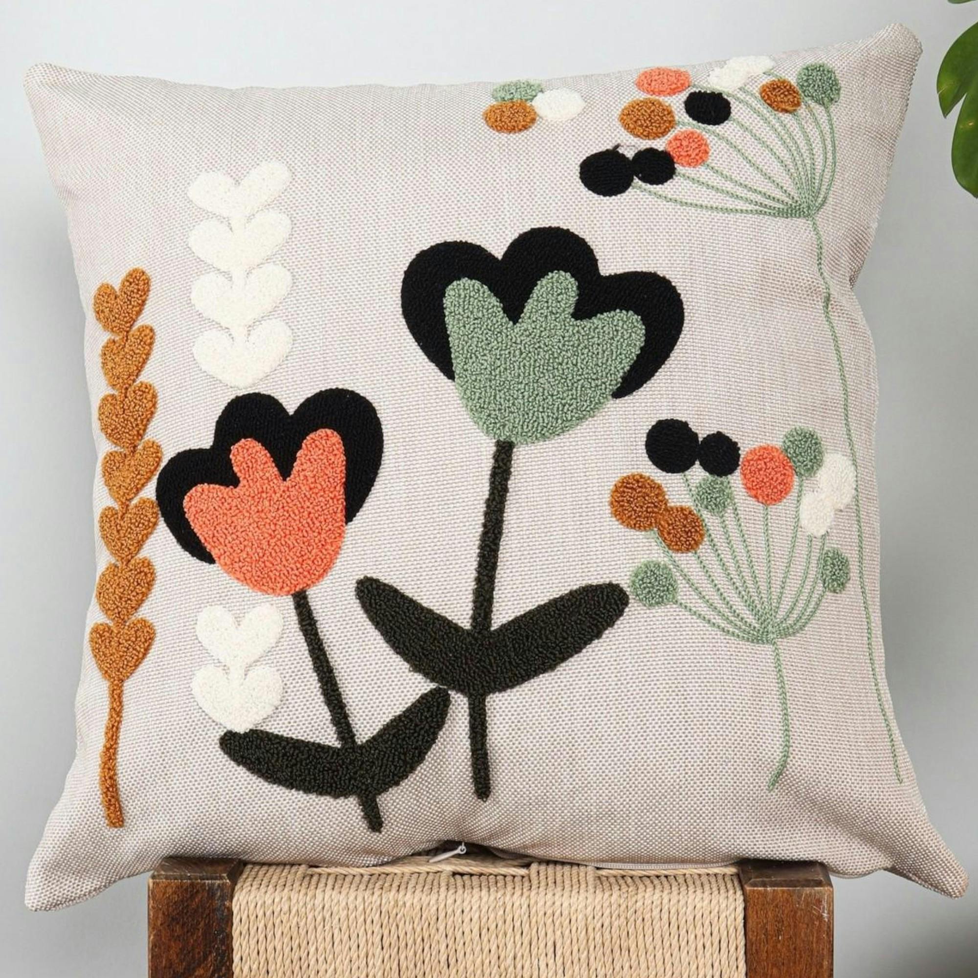 Coussin déco en lin – fleurs pastel en bouclette IZMIR