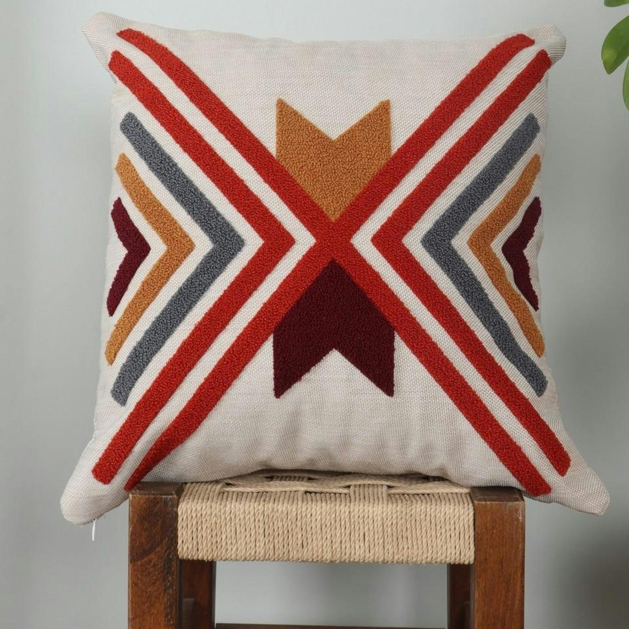 Coussin déco en lin – motif flèches stylisées IZMIR