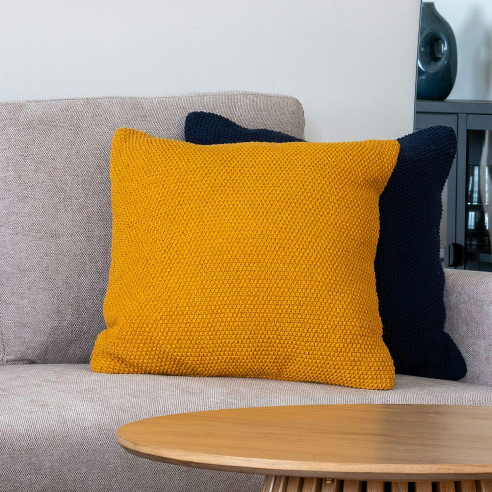 Coussin déco moutarde en coton recyclé BRUGES