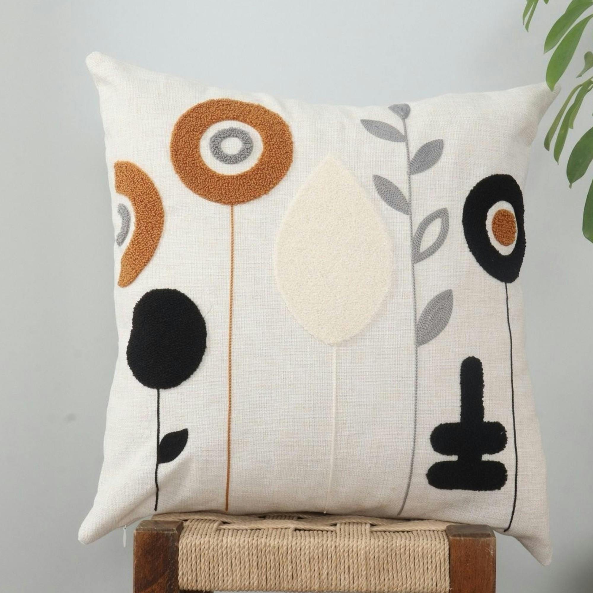 Coussin écru déhoussable – motifs rétro IZMIR