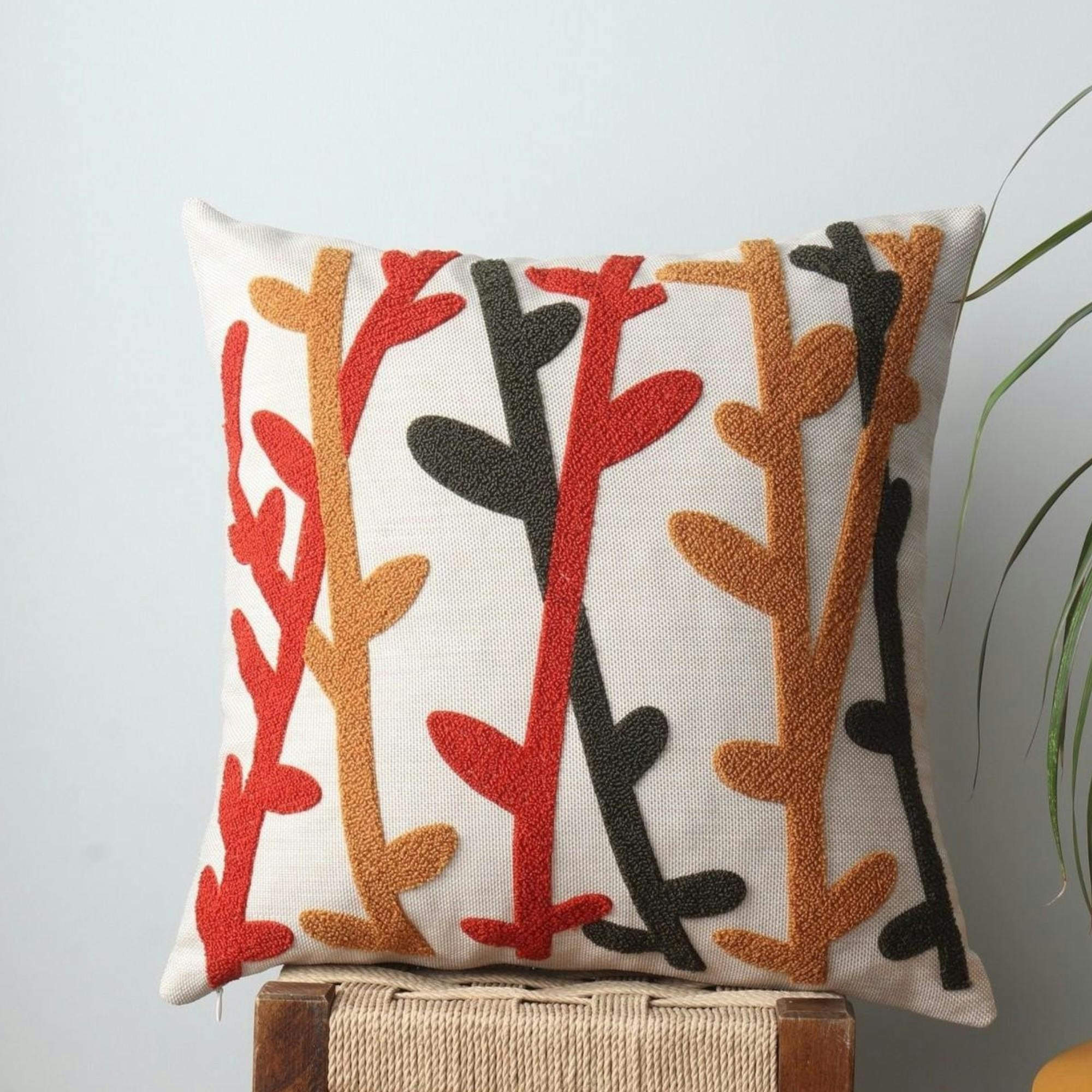 Coussin écru moderne – motif végétal, lin IZMIR