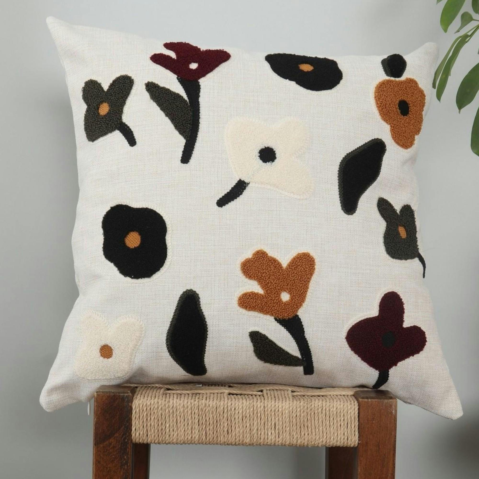 Coussin en lin écru – fleurs en bouclette tons foncés IZMIR