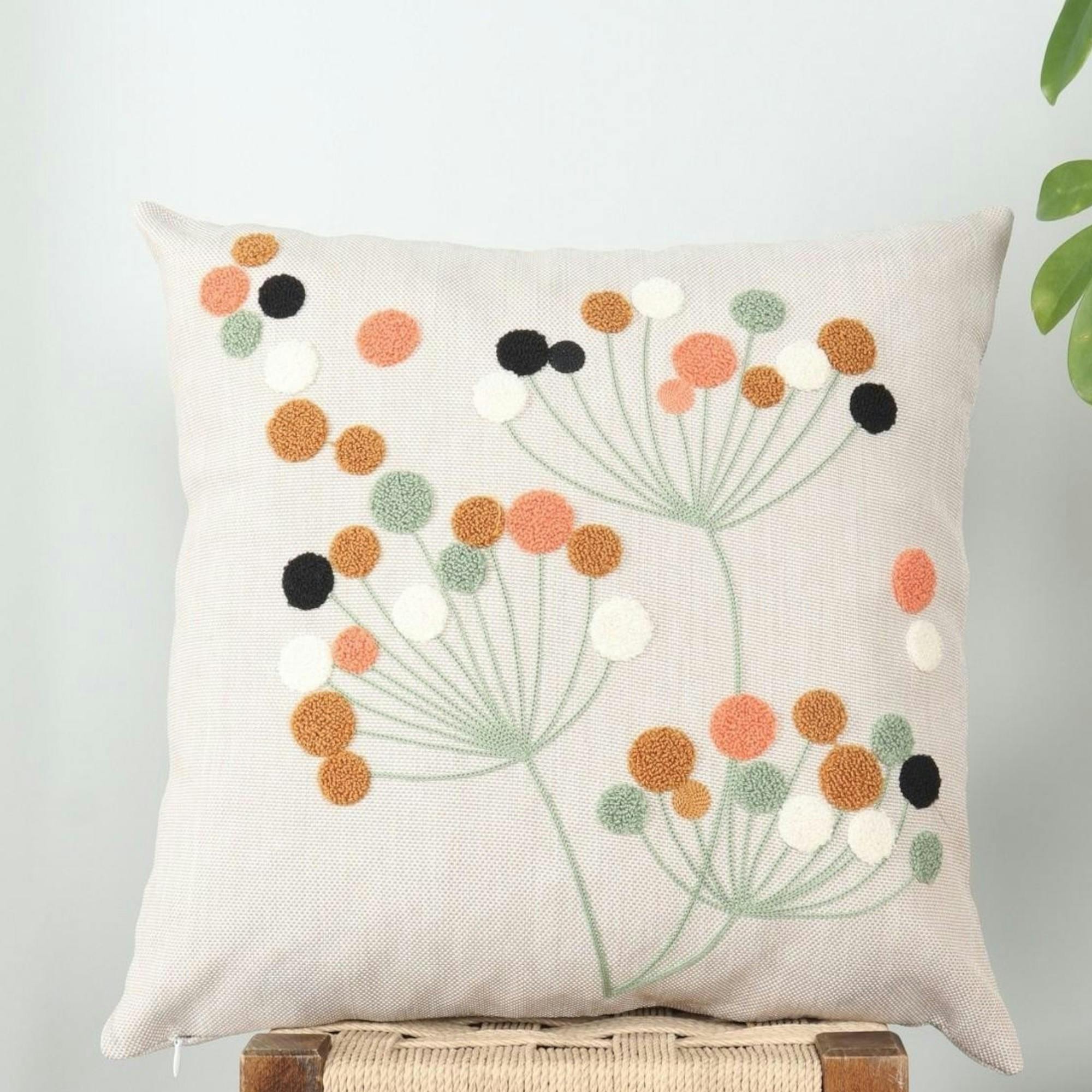 Coussin en lin écru – fleurs en tissu bouclette IZMIR