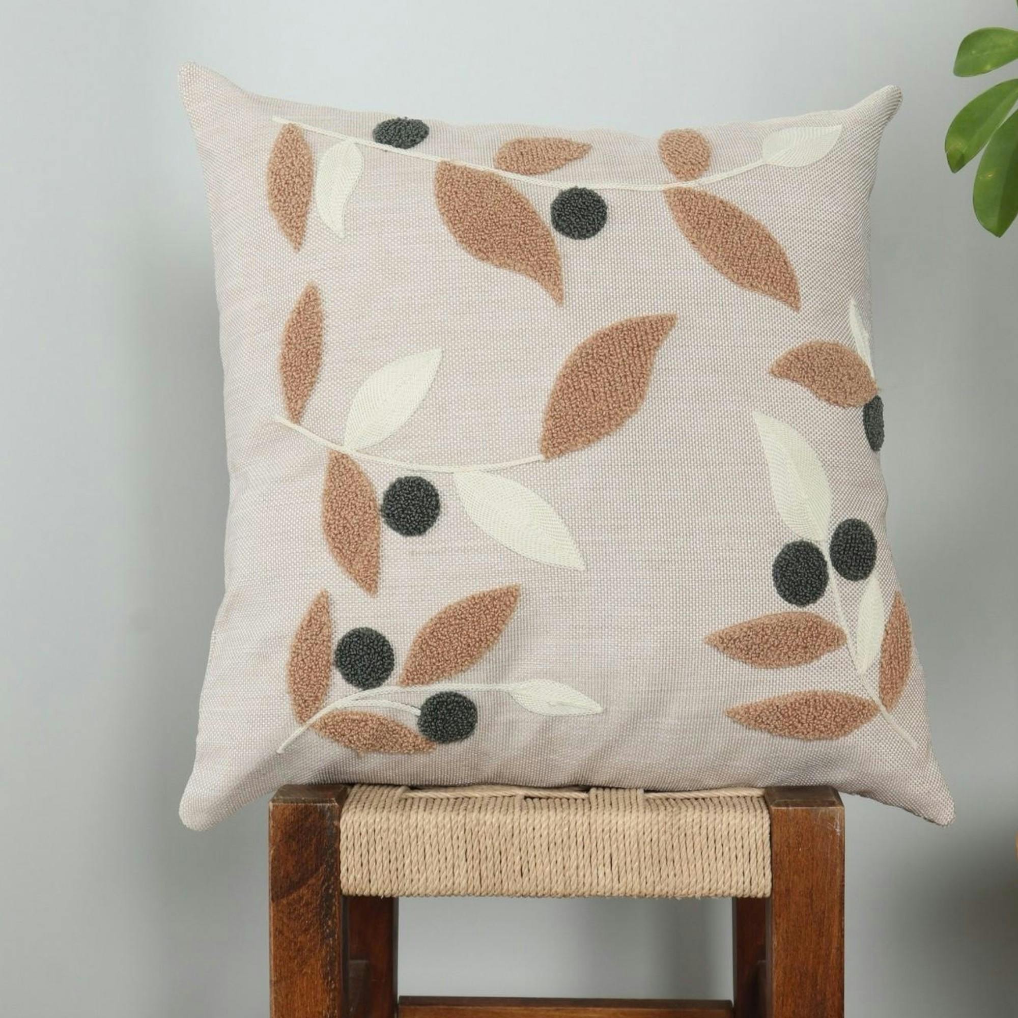 Coussin en lin – motif feuilles en bouclette et broderie IZMIR
