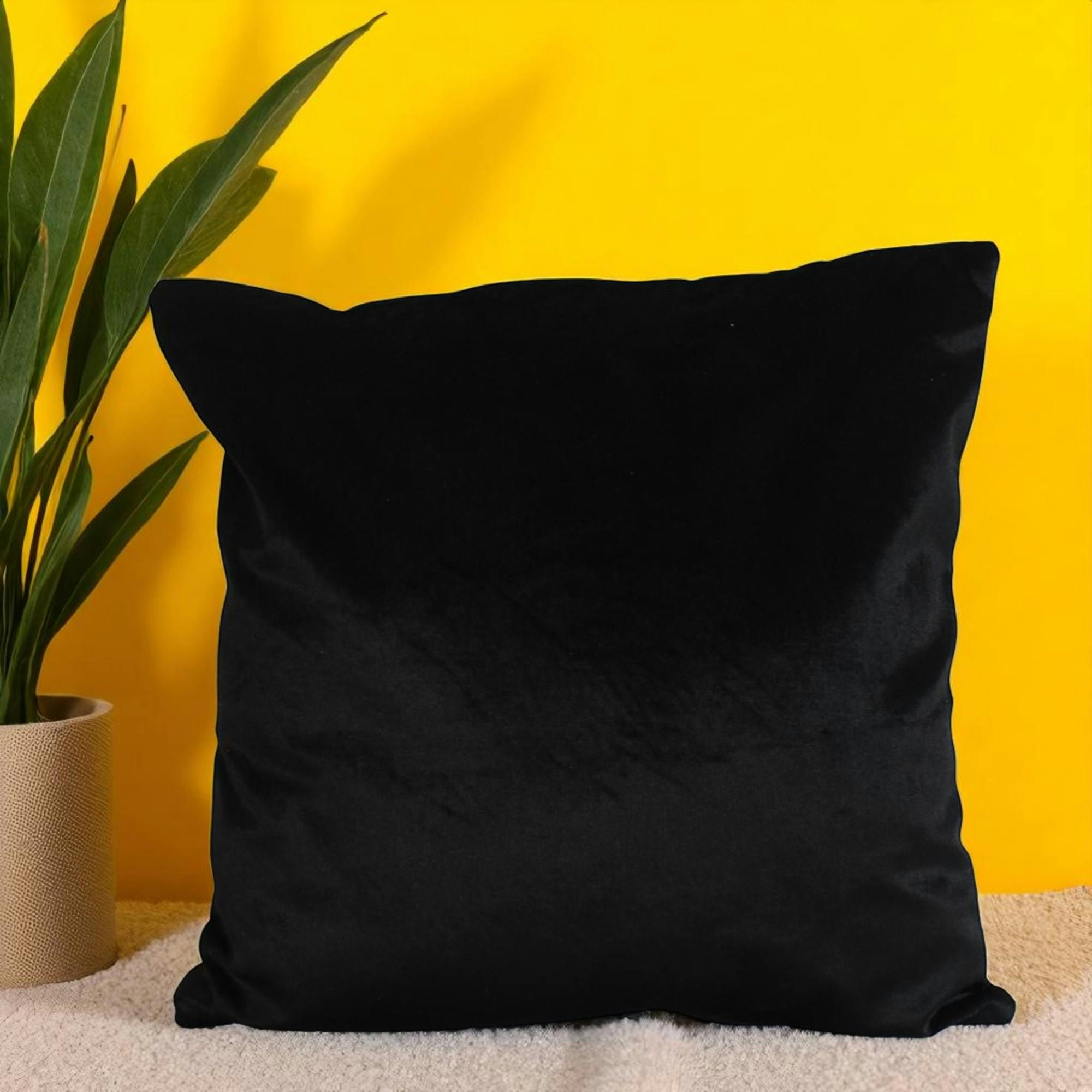 Coussin en velours noir uni IZMIR