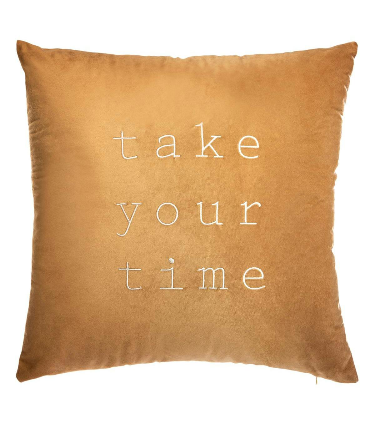 Coussin en velours ocre "take your time"
