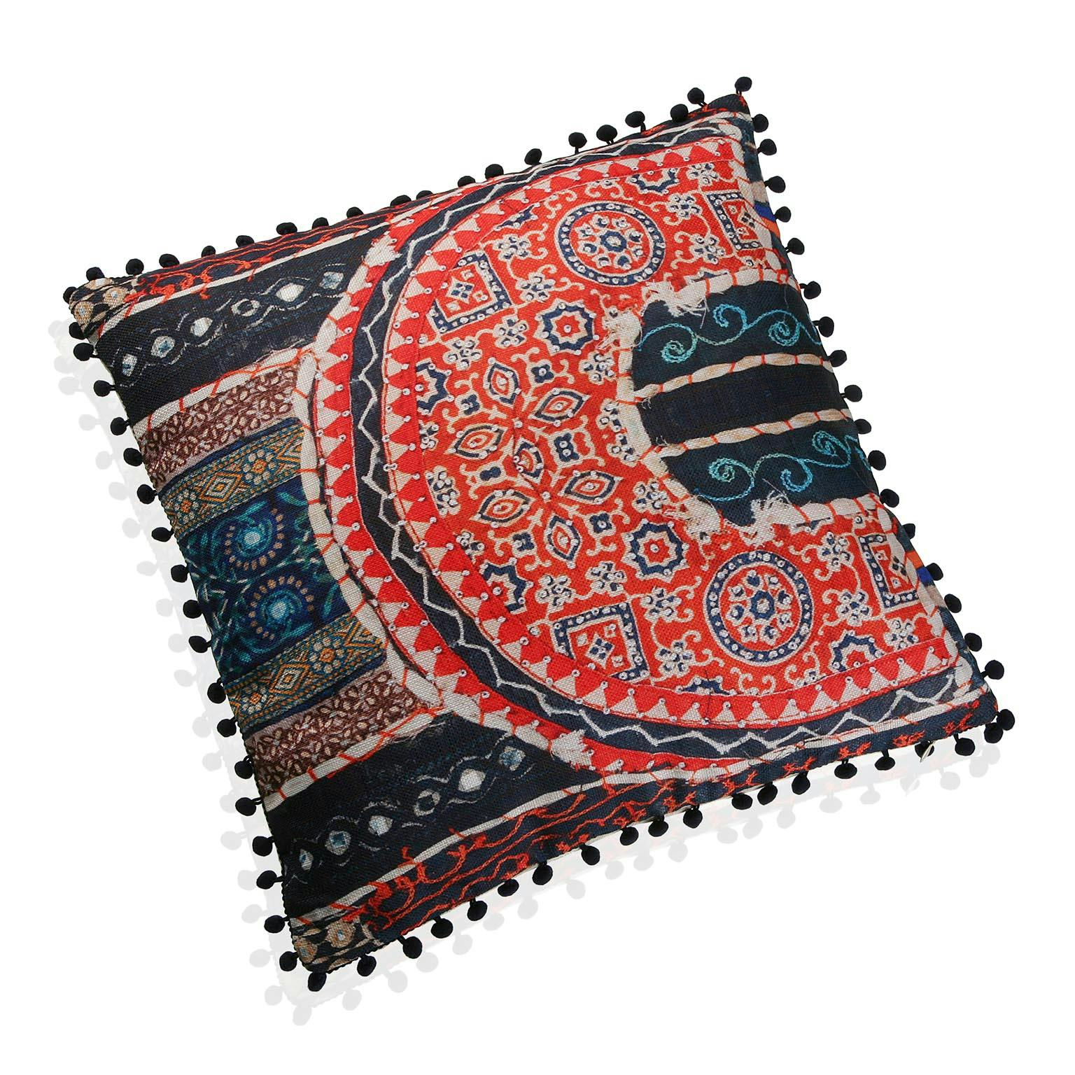 Coussin ethnique effet patchwork de tissus