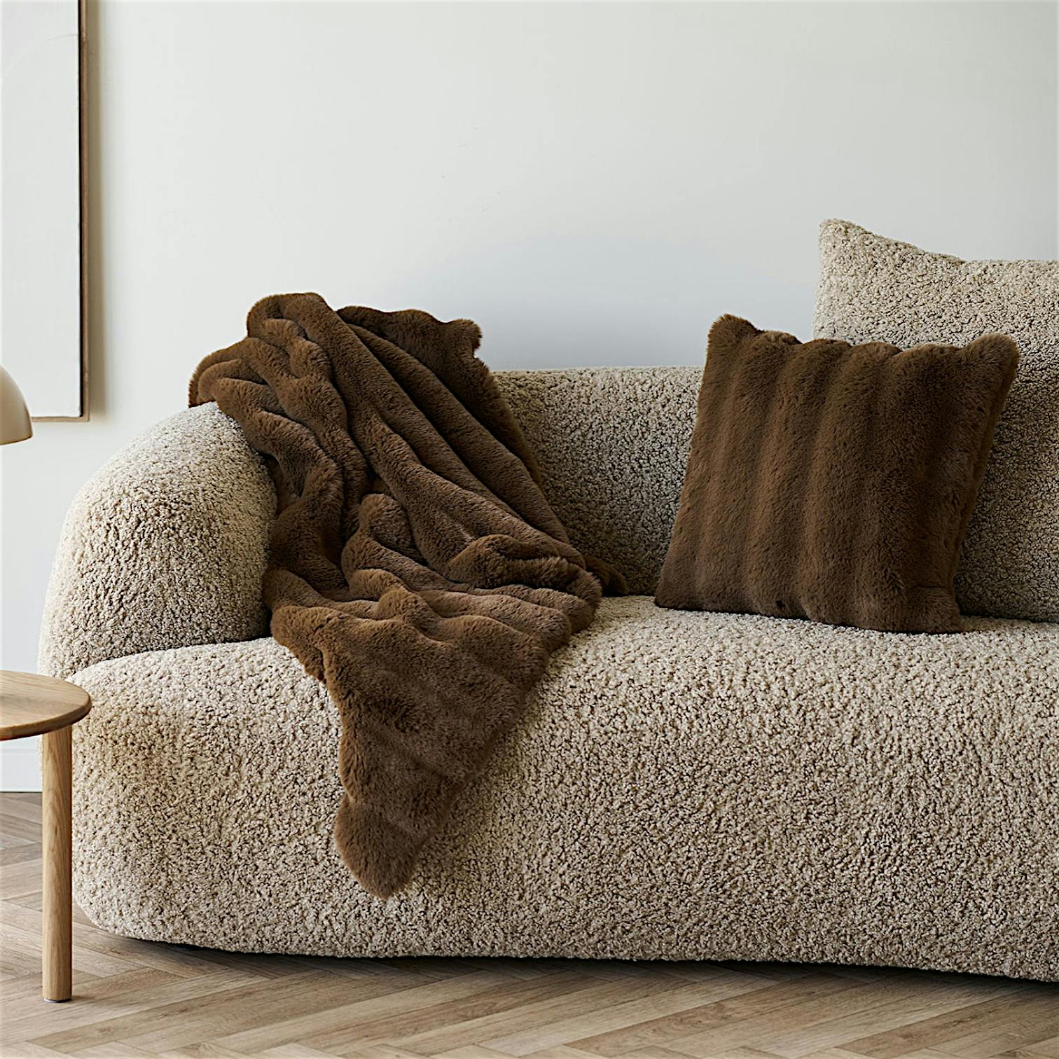 Coussin fausse fourrure marron BRUGES