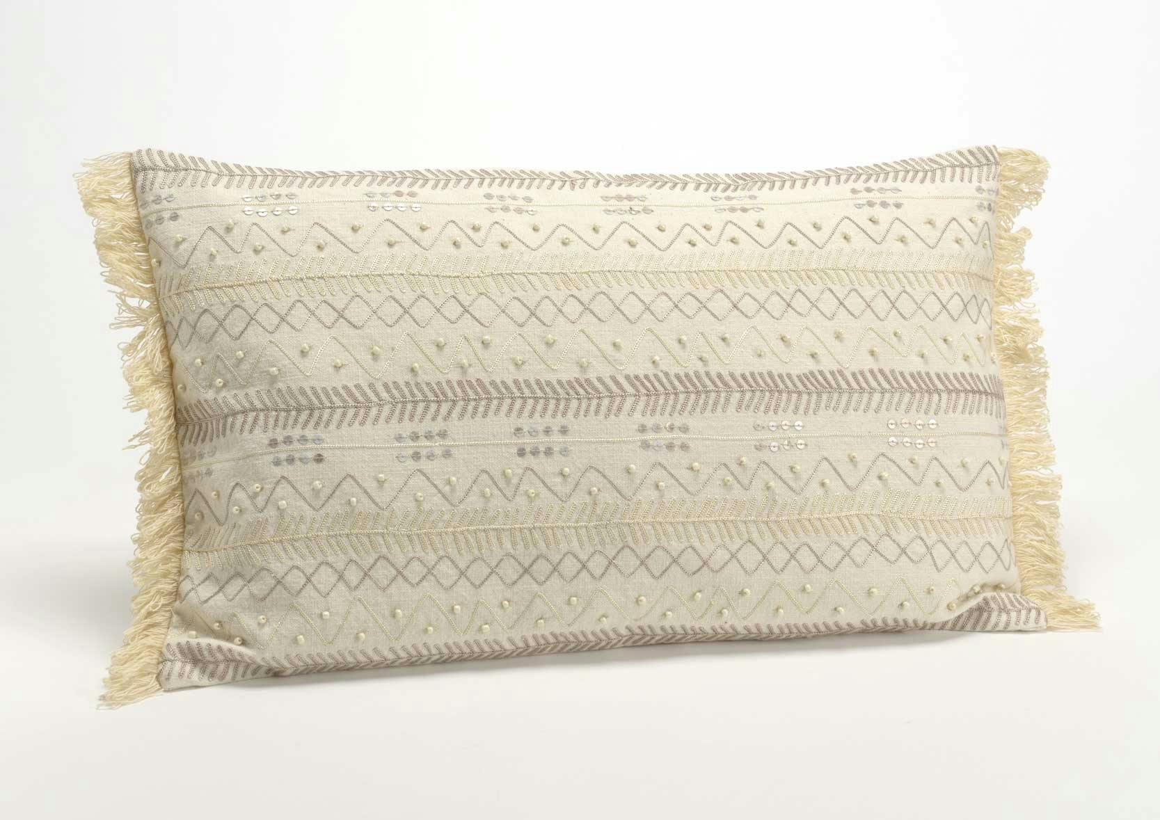 Coussin rectangle housse 100% coton beige avec perles et franges couleur sable 30x50cm