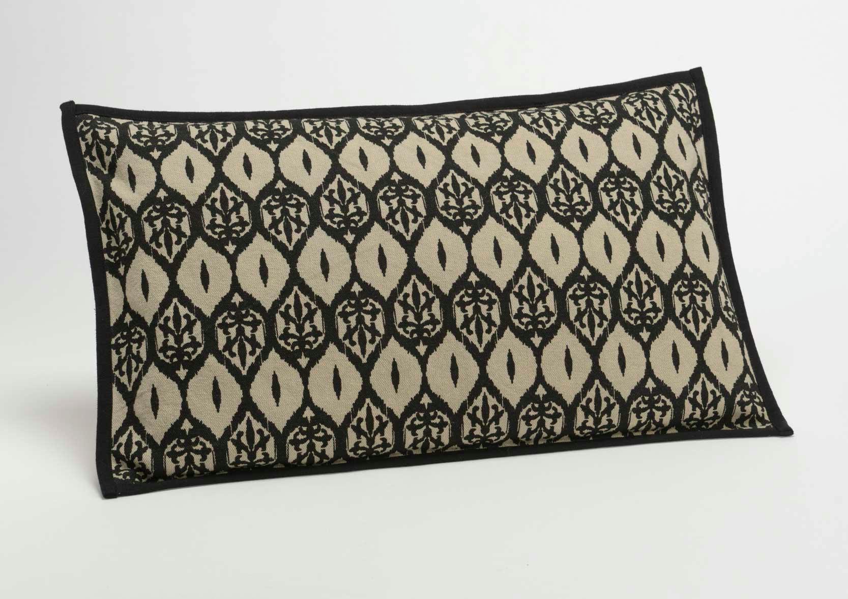 Coussin rectangle housse 100% coton noir et taupe avec motifs berbères 30x50cm