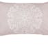 Coussin rectangulaire lin rosace centrale blanche pompons corail 30x50cm
