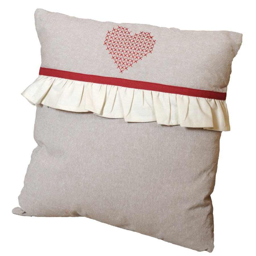 Coussin romantique couleur lin coeur brodé rouge et volant écru 40x40cm CHARMEUR