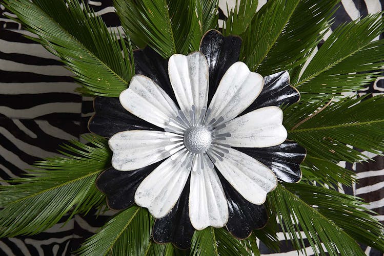Décoration murale Fleur Pétales métal noir blanc