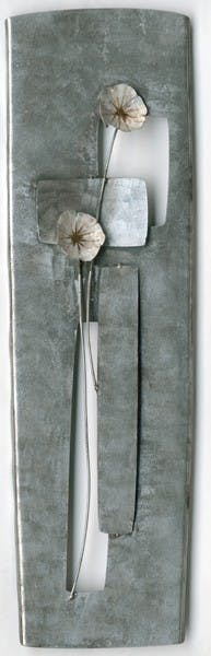 Décoration murale métal fleurs argentées en relief sur plaque 27x90cm