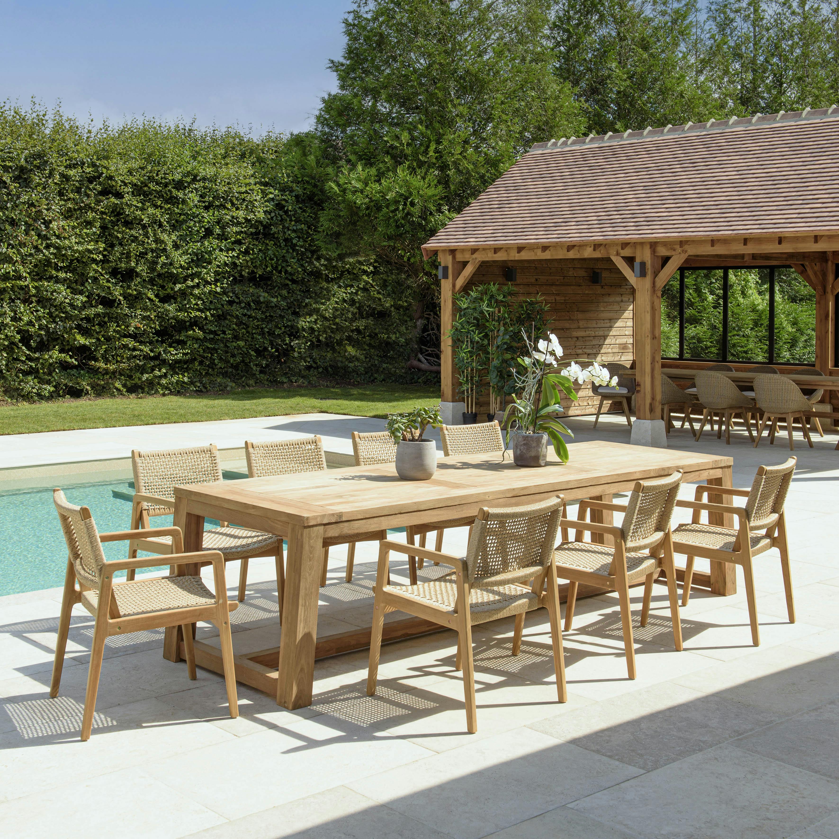 Ensemble de jardin table 310 cm et 8 fauteuils en rotin synthétique LUMIO