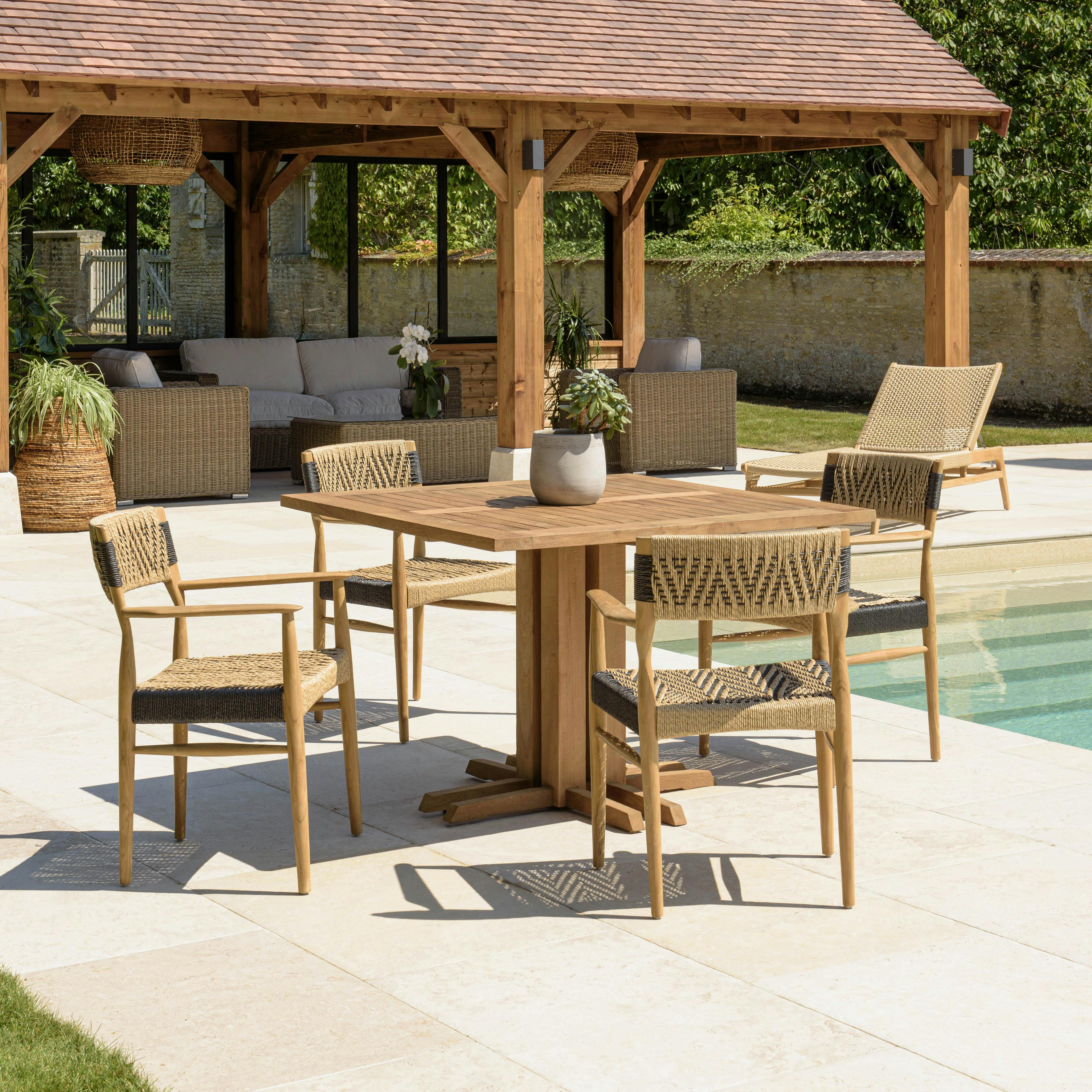 Ensemble de jardin Table carrée 4 fauteuils ecrus et noirs  LUMIO