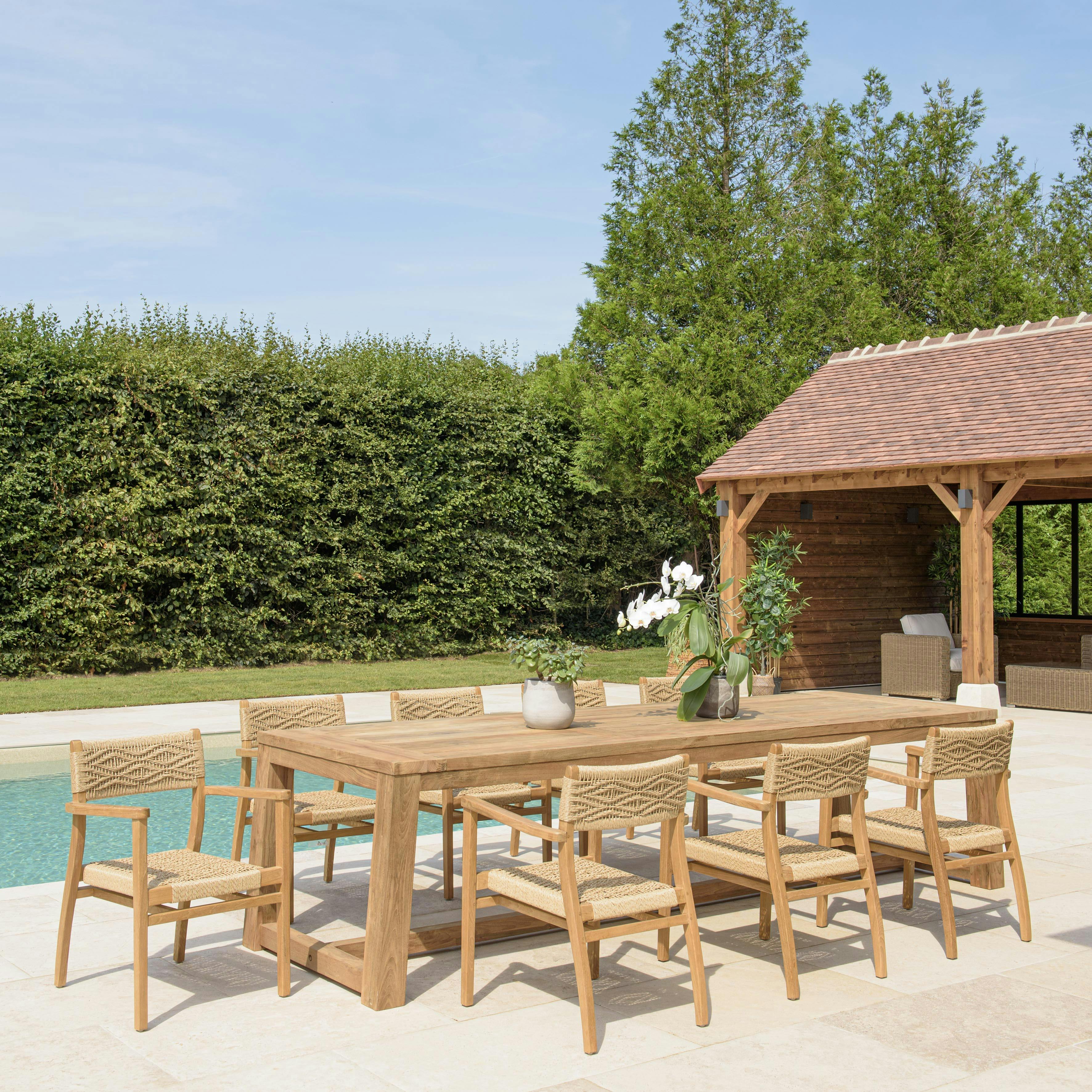 Ensemble de repas 8 fauteuils écrus teck recyclé rotin synthétique LUMIO