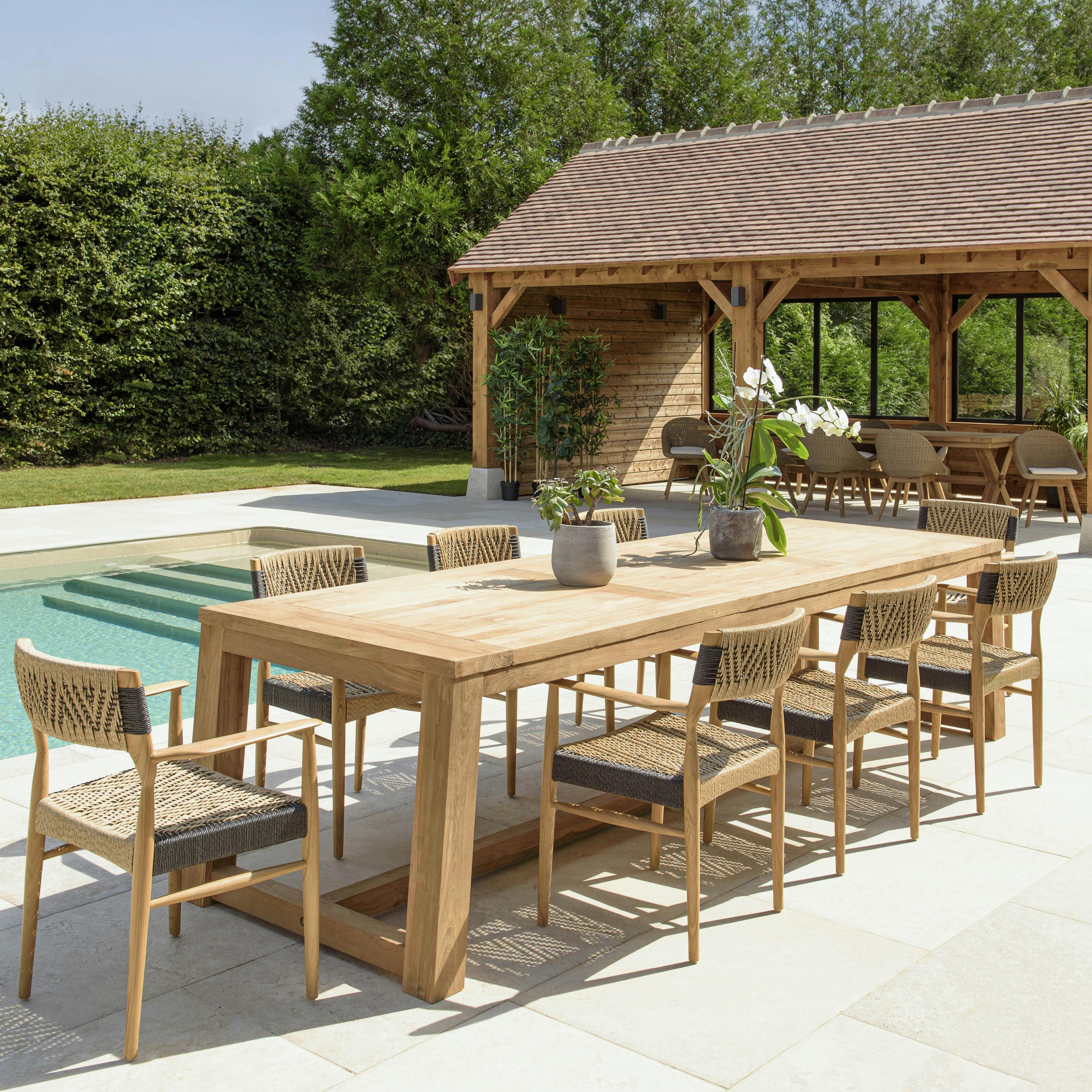 Ensemble de repas extérieur 8 fauteuils  teck recyclé rotin synthétique LUMIO