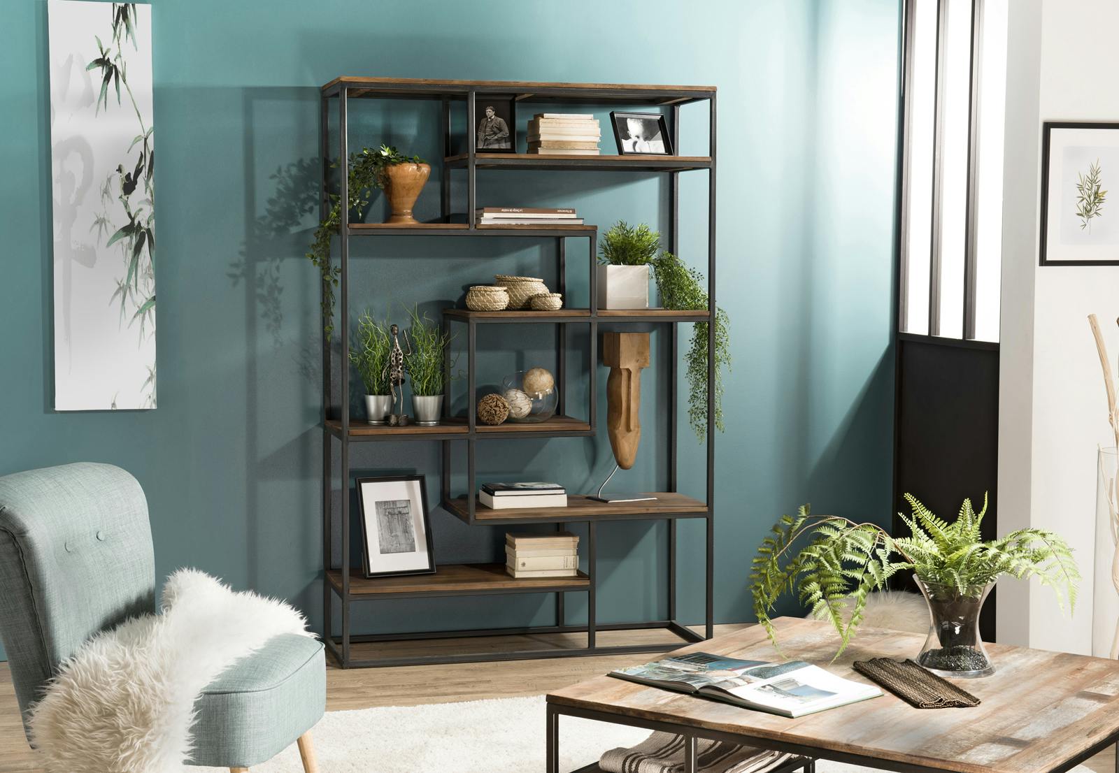 Etagere bibliotheque destructuree bois recycle et metal de style contemporain