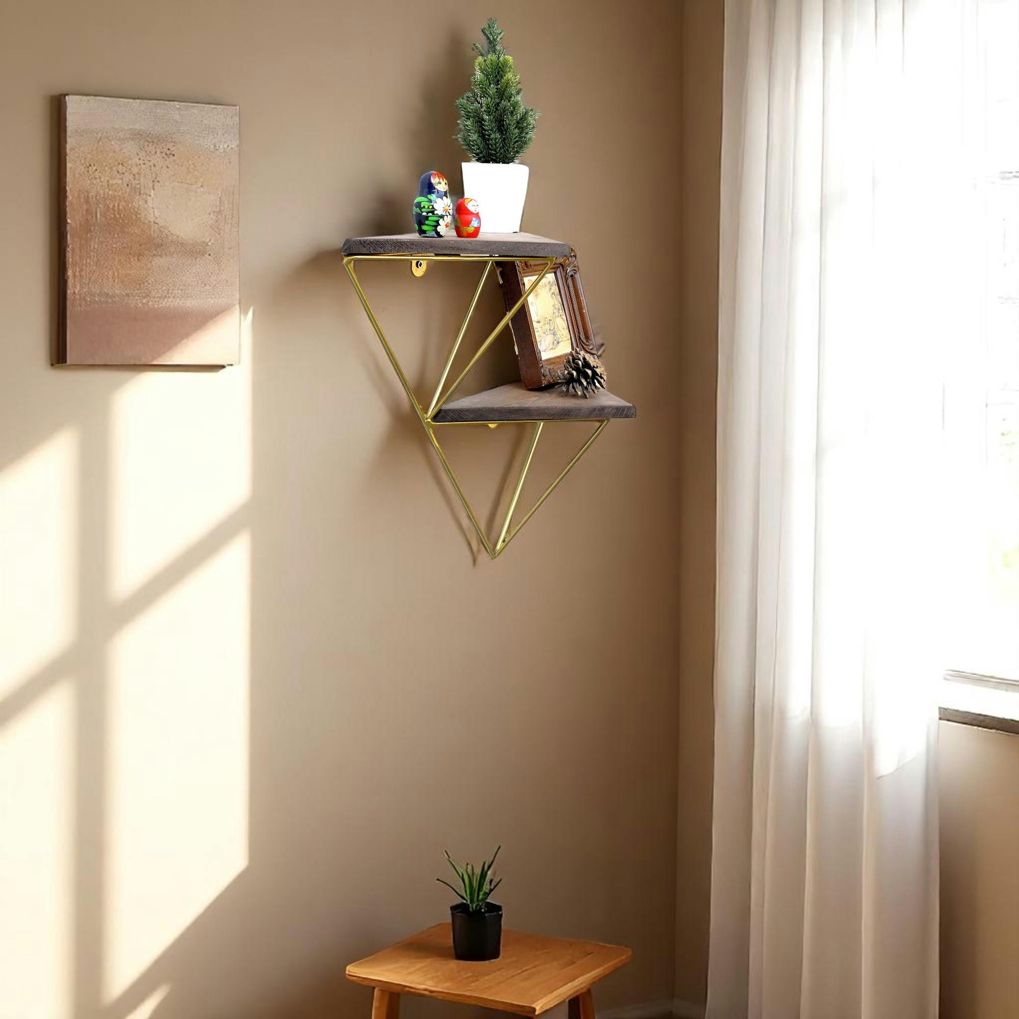 Etagère murale en bois et métal doré - forme triangle SITIA