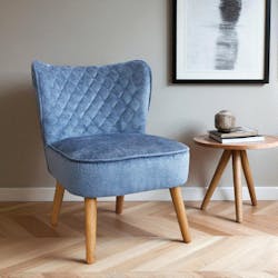 Fauteuil bleu tissu chenille - pieds bois, motif croisé IENA