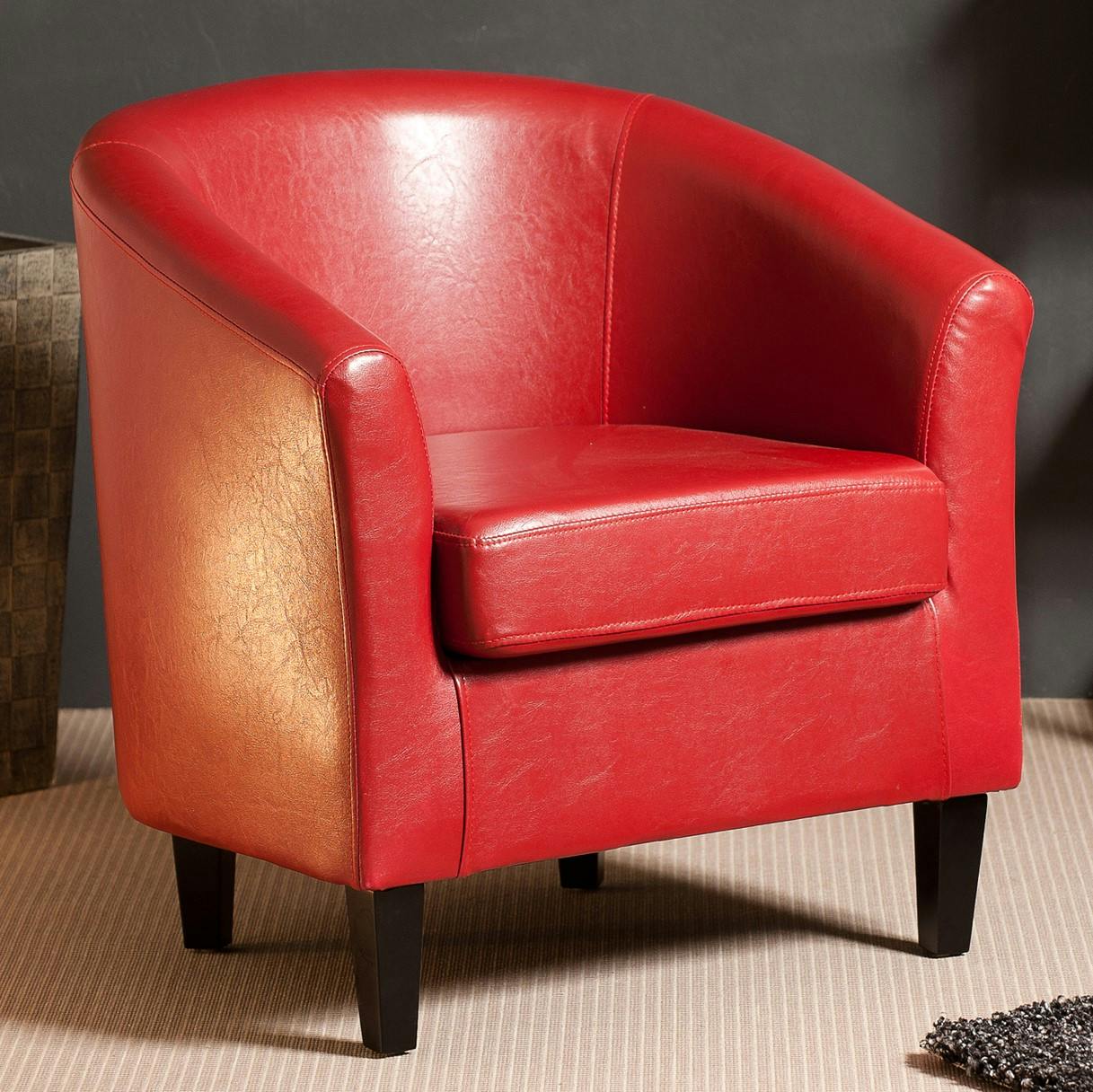 Fauteuil Chesterfield anglais en cuir de vachette rouge flammé, en bon état. | €900