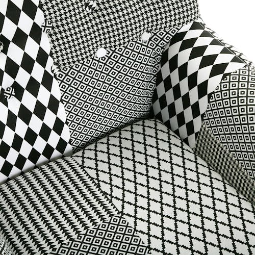 Fauteuil Club en tissu Patchwork blanc et noir et pieds bois noirs 68x63x76cm URBAN
