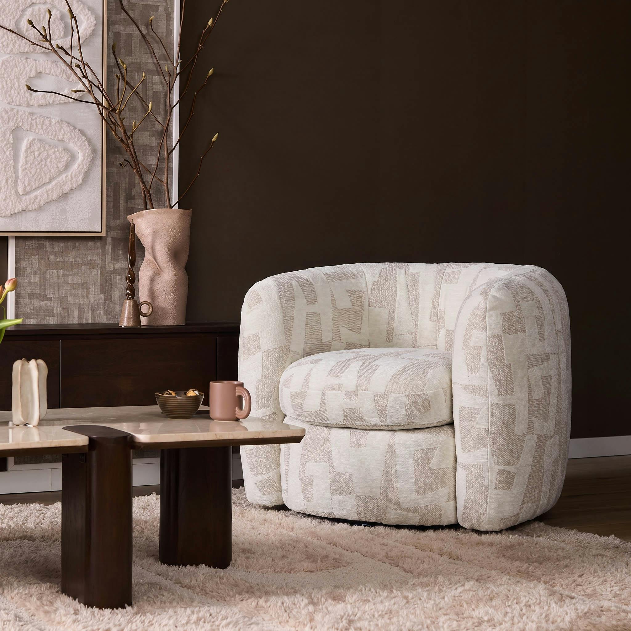 Fauteuil de salon rond beige à motif art déco CORTINA