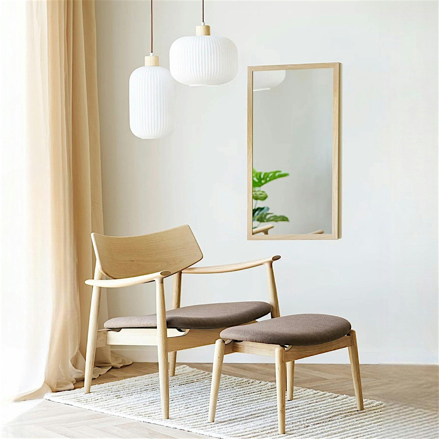 Fauteuil design scandinave chêne clair avec repose-pieds AMSTERDAM